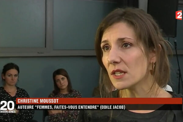 Christine Moussot, auteure de Femmes faites-vous entendre interviewée dans le journal de 20h de France 2